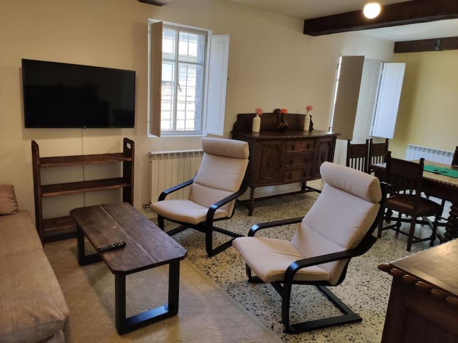 Casa Carmina: Casa Pequenos Grupos En El Corazon De Galicia Hébergement de vacances *