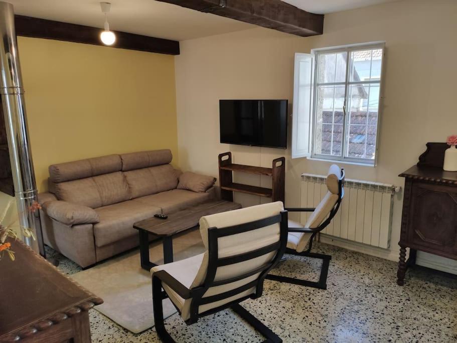 Casa Carmina: Casa Pequenos Grupos En El Corazon De Galicia Hébergement de vacances